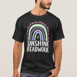 Zonneuwen en broodjes regenboogvrouwen t-shirt