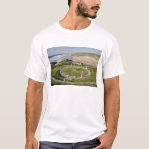 Zonnewijzer en Perran Beach, Perranporth, Cornwall T-shirt