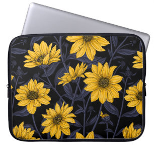 Zonnewortel, wilde zonnebloem in geel en blauw laptop sleeve