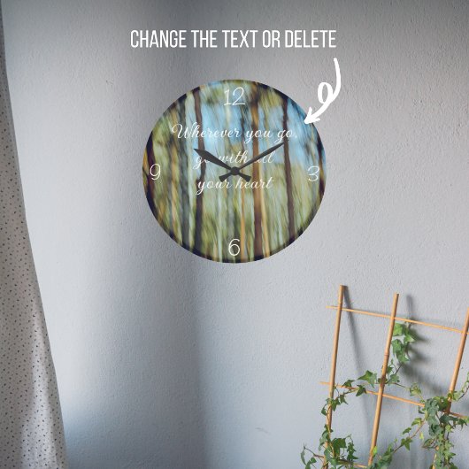 Zonnig dennenbos grote klok