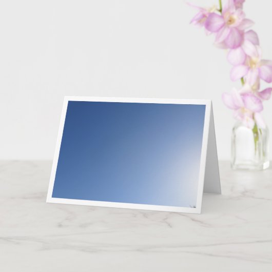 Zonnige blauwe hemel achtergrond kaart (Orchidee)