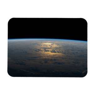 Zonnige stralen van een deels bewolkt zuiden van d magneet