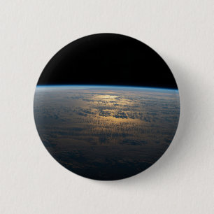 Zonnige stralen van een deels bewolkt zuiden van d ronde button 5,7 cm