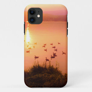 Zonset van roze en perzikmeer iPhone 11 hoesje