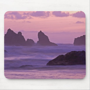 Zonsondergang bij Bandon Beach Sea Stacks. Muismat