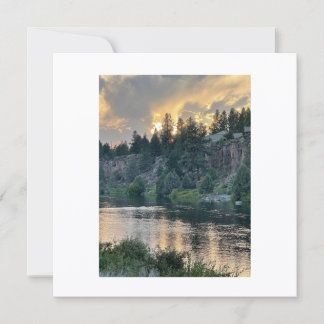 Zonsondergang boven een rivier bedankkaart