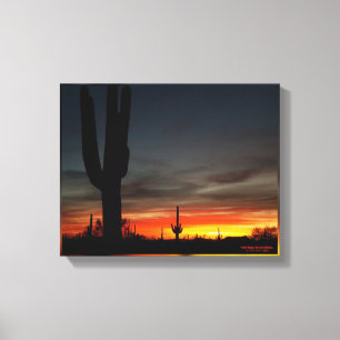 Zonsondergang met gigantische saguaro cactus in de canvas afdruk