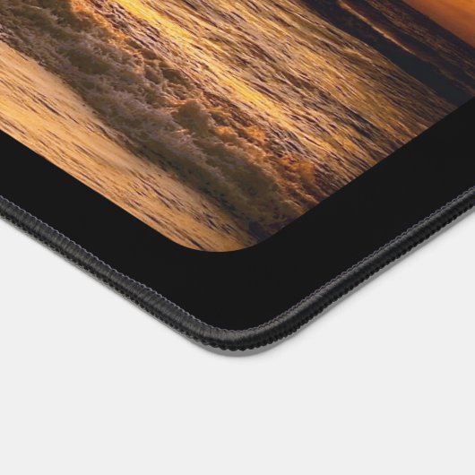 Zonsondergang op een verlaten strand bureaumat (Hoek)