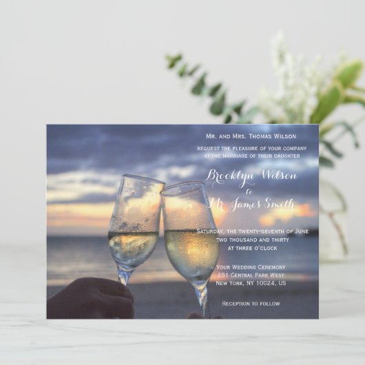 Zonsondergang op het strand bruiloft uitnodigt kaart (Staand voorkant)