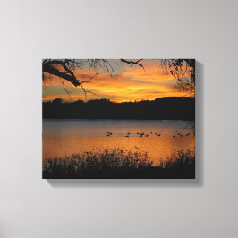 Zonsondergang op Lake Wrapped Canvas Afdruk