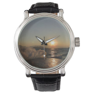 Zonsondergang over golven in de kustlijn van Kroat Horloge