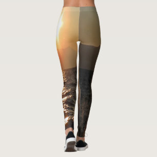 Zonsondergang over golven in de kustlijn van Kroat Leggings