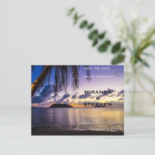 Zonsondergang strand sparen de datum aankondigingskaart (Staand voorkant)