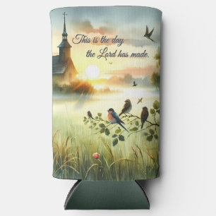 Zonsondergangskerk met vogels in nevelige weide