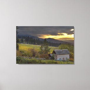 Zonsondergangslucht boven wijngaarden en historisc canvas afdruk