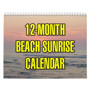 Zonsopgang aan het strand over 12 maanden kalender