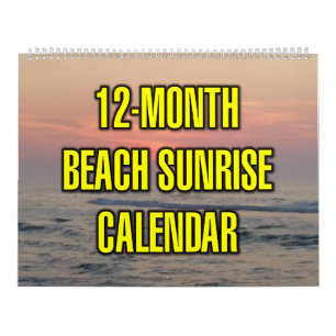 Zonsopgang aan het strand over 12 maanden kalender