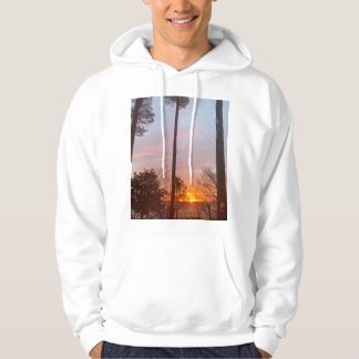 Zonsopgang op de baai door de bomen hoodie