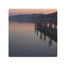 Zonsopgang op het dok bij Lake George New York
