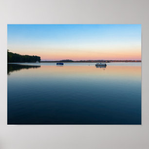 zonsopgang van het meer in de baai van saint alban poster