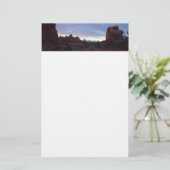 Zonsopkomst bij de Windows Trail in Arches Briefpapier (Staand voorkant)