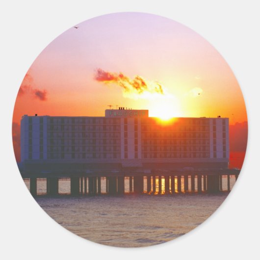 Zonsopkomst bij het vlaggenschip Hotel Stickers (Voorkant)