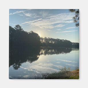 Zonsopkomst boven een meer van Georgia Magneet