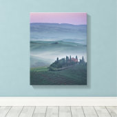 Zonsopkomst over een Toscaans landschap verticaal  Canvas Afdruk (Insitu (Houten vloer))