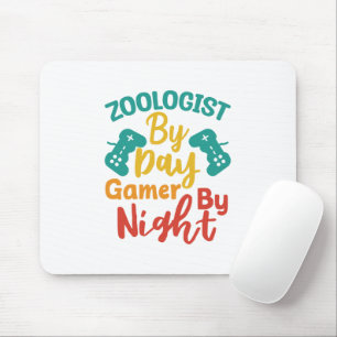 Zoöloog bij dag gamer bij nacht muismat