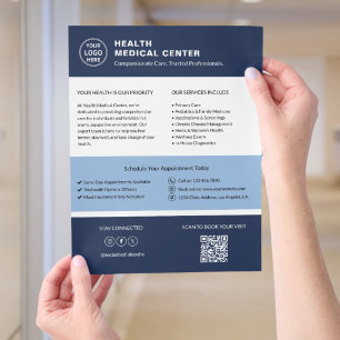 Zorgkliniek Dokter Aangepast Logo QR-code Flyer