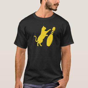 Zorvige Stijl Knuffelkat die een Bowling Kegel Omv T-shirt