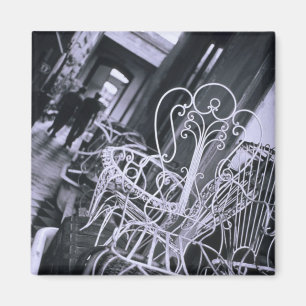 Zuid-Amerika, Argentinië, San Telno. Oude stoelen Magneet