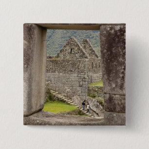 Zuid-Amerika, Peru, Machu Picchu. Twee toeristen Vierkante Button 5,1 Cm