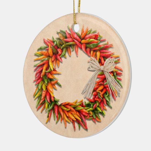 Zuidwest Chili Ristra Wreath on Adobe Wall Keramisch Ornament (Links)