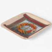 Zuidwest-Chili Wreath op Rustic Red Wood Window Papieren Bordje (Gebogen)