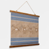 Zuidwesten Pronghorn Antelope Herd met Blauwe Rand Hangend Wandkleed (Gebogen)