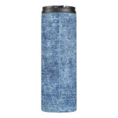 Zure was blauwe denim, close-up textuur. thermosbeker (Achterkant)