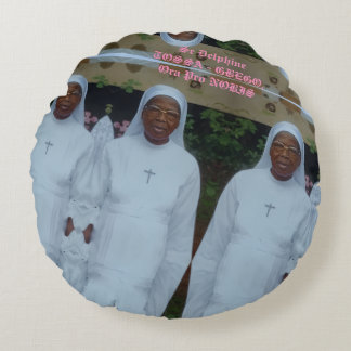 Zuster Delphine TOSSA GBEGO van de Republiek BENIN Rond Kussen