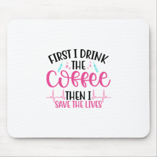 Zuster Gift eerst Drink ik de koffie Muismat