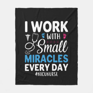 Zuster Gift I werk met kleine Fleece Deken