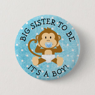 Zuster om een Button van een padvinder-aapse Baby