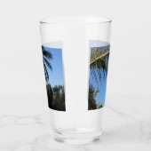 Zwaaiende palmboom onder een heldere hemel glas (Links)