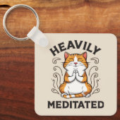Zwaar gemediteerde grappige yoga sleutelhanger (Voorkant)