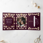 Zwaard & Schild Middeleeuwse Fantasie Bruiloft Roo Drieluik Uitnodiging (Binnen)