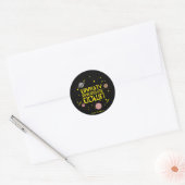 Zwaartekracht brengt me naar beneden ronde sticker (Envelop)