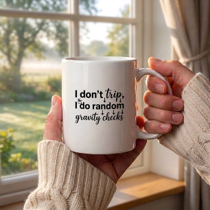Zwaartekracht tartende koffiemok met grappige quot