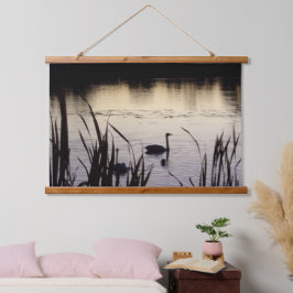 Zwanen bij Dusk Wood Topped Wall Tapestry Hangend Wandkleed
