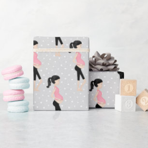 Zwangere mam op poladots cadeaupapier
