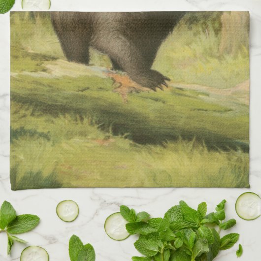 Zwart Beer dat op een boomstam steekt Theedoek (Gevouwen)