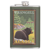 Zwart Beer in de bosbouw - Wrangell, Alaska Heupfles (Voorkant)